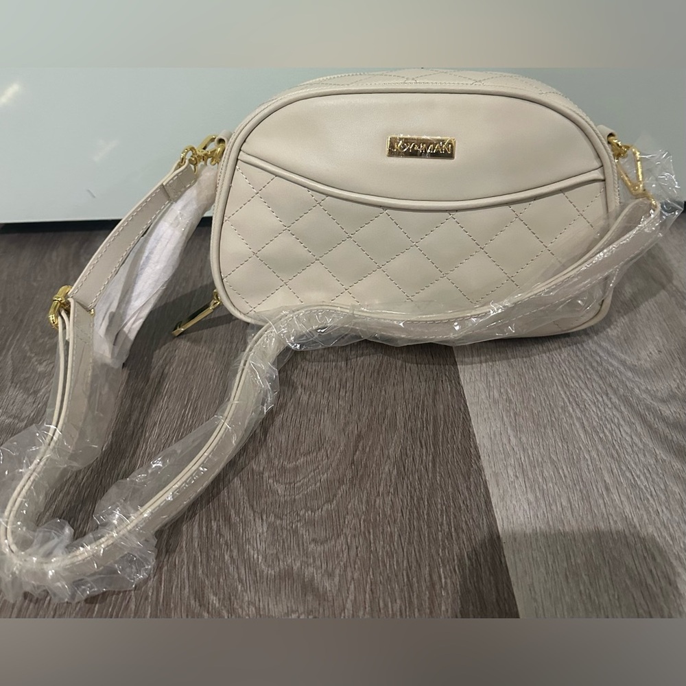 NEW JOY & IMAN Size Medium RFID Cream Quilted Spacious Gold Zipper Crossbody Bag